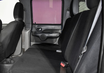 Подержанный автомобиль Mazda B-series 2005 года (12 фото)