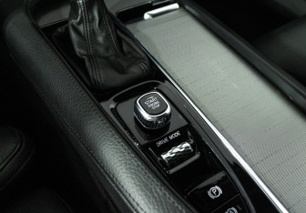 Подержанный автомобиль Volvo S90 2019 года (19 фото)