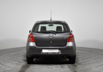 Подержанный автомобиль Toyota Yaris Hatchback 2008 года (6 фото)