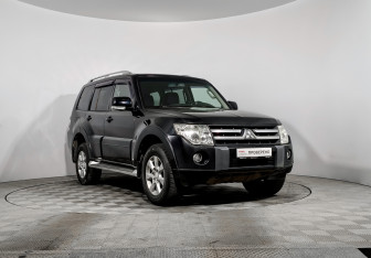 Подержанный автомобиль Mitsubishi Pajero 2011 года (3 фото)