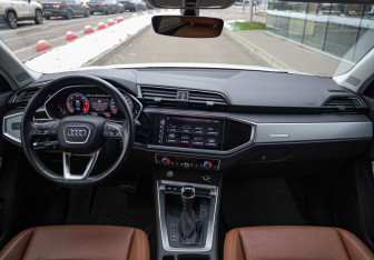 Подержанный автомобиль Audi Q3 2020 года (10 фото)