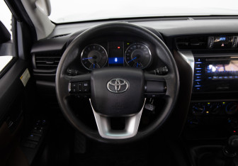 Подержанный автомобиль Toyota Fortuner 2019 года (10 фото)