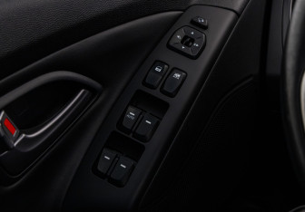 Подержанный автомобиль Hyundai ix35 2015 года (15 фото)