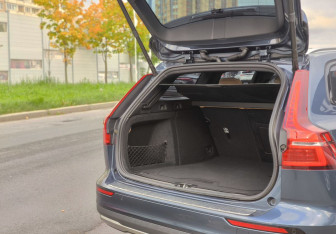 Подержанный автомобиль Volvo V60 Cross Country 2023 года (27 фото)