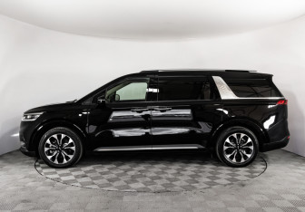 Подержанный автомобиль Kia Carnival 2022 года (8 фото)