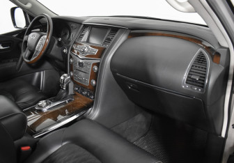 Подержанный автомобиль Infiniti QX80 2019 года (13 фото)