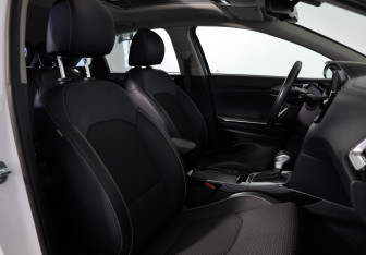 Подержанный автомобиль Kia Ceed Hatchback 2021 года (11 фото)