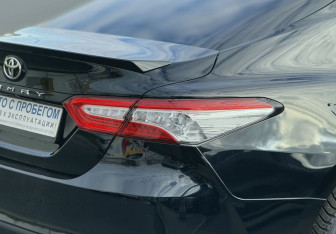 Подержанный автомобиль Toyota Camry Sedan 2019 года (18 фото)
