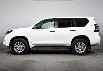 Подержанный автомобиль Toyota Land Cruiser Prado 2016 года (8 фото)