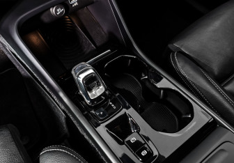 Подержанный автомобиль Volvo XC40 2018 года (11 фото)