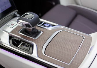 Новый Hongqi E-HS9 2022 (19 фото)