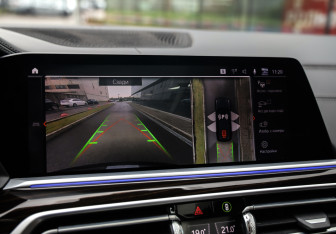Подержанный автомобиль BMW X7 2020 года (23 фото)