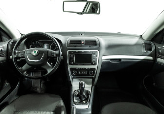 Подержанный автомобиль Skoda Octavia Liftback 2013 года (13 фото)