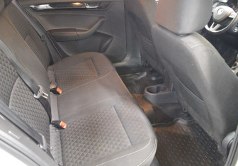 Подержанный автомобиль Skoda Rapid Liftback 2017 года (13 фото)