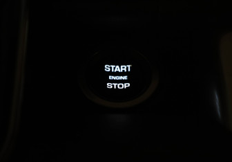 Подержанный автомобиль Land Rover Range Rover Sport 2015 года (20 фото)