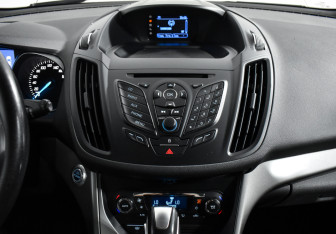 Подержанный автомобиль Ford Kuga 2013 года (16 фото)