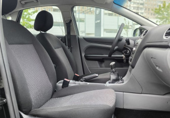 Подержанный автомобиль Ford Focus Sedan 2010 года (12 фото)