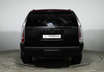 Подержанный автомобиль Cadillac Escalade Suv 2010 года (6 фото)