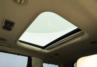 Подержанный автомобиль Kia Carnival 2021 года (18 фото)