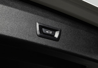 Подержанный автомобиль BMW X1 2018 года (20 фото)