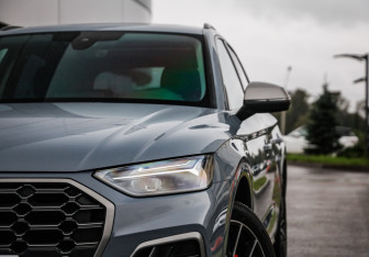 Подержанный автомобиль Audi Q5 2021 года (2 фото)