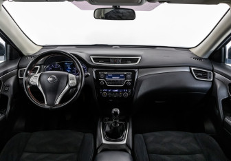 Подержанный автомобиль Nissan X-Trail 2015 года (10 фото)