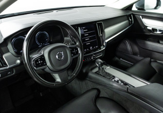 Подержанный автомобиль Volvo S90 2019 года (11 фото)