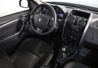 Подержанный автомобиль Renault Duster 2018 года (8 фото)