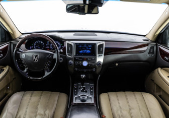 Подержанный автомобиль Hyundai Equus 2012 года (12 фото)