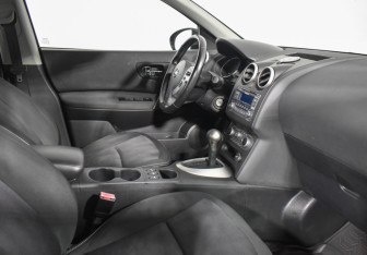 Подержанный автомобиль Nissan Qashqai 2012 года (12 фото)
