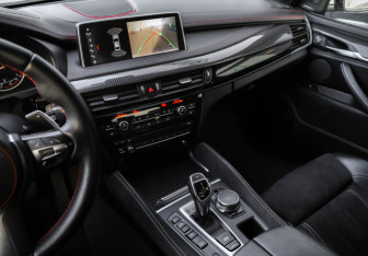 Подержанный автомобиль BMW X6 2019 года (23 фото)