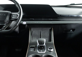 Подержанный автомобиль Omoda C5 2023 года (14 фото)