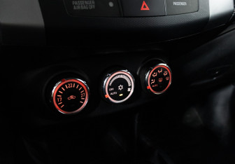 Подержанный автомобиль Mitsubishi Outlander 2011 года (15 фото)