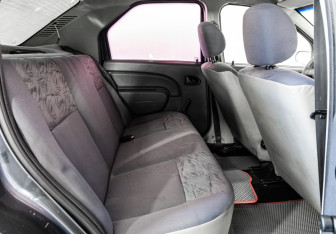 Подержанный автомобиль Renault Logan Sedan 2006 года (13 фото)