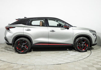 Подержанный автомобиль Omoda C5 2023 года (4 фото)