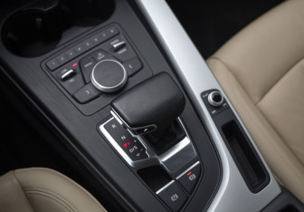 Подержанный автомобиль Audi A4 Sedan 2019 года (18 фото)