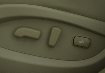 Подержанный автомобиль Infiniti QX70 2013 года (17 фото)