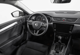 Подержанный автомобиль Skoda Superb Liftback 2018 года (9 фото)