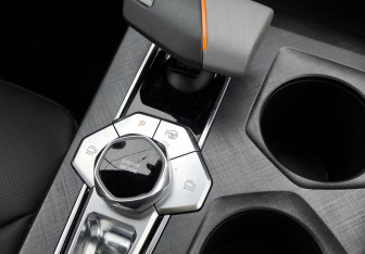 Подержанный автомобиль Changan UNI-V 2023 года (26 фото)