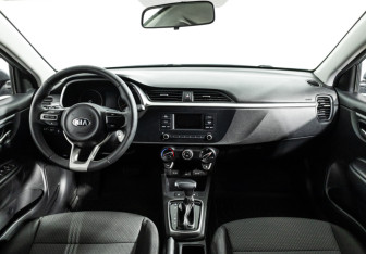 Подержанный автомобиль Kia Rio Hatchback 2021 года (13 фото)