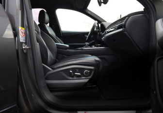 Подержанный автомобиль Audi Q7 2018 года (32 фото)