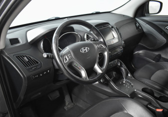 Подержанный автомобиль Hyundai ix35 2015 года (9 фото)