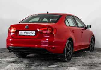 Подержанный автомобиль Volkswagen Jetta Sedan 2012 года (5 фото)