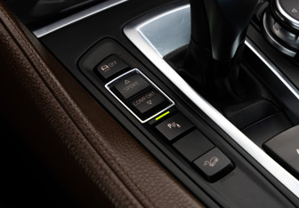 Подержанный автомобиль BMW X6 2015 года (18 фото)