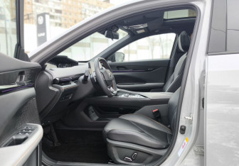 Подержанный автомобиль Changan UNI-V 2023 года (16 фото)