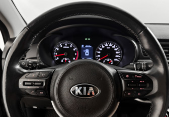 Подержанный автомобиль Kia Rio Sedan 2020 года (18 фото)