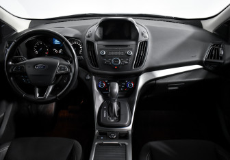 Подержанный автомобиль Ford Kuga 2017 года (14 фото)
