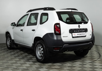 Подержанный автомобиль Renault Duster 2017 года (7 фото)