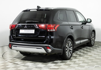 Подержанный автомобиль Mitsubishi Outlander 2018 года (5 фото)