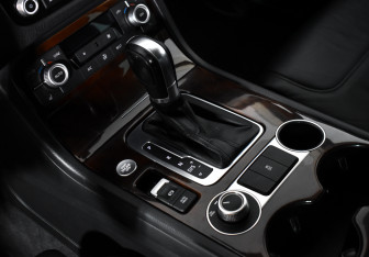 Подержанный автомобиль Volkswagen Touareg 2015 года (14 фото)